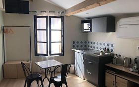 Arles: Studio De La Place
